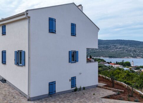 CRES ISLAND, CRES - Apartman kerttel, parkolóval és kilátással a tengerre