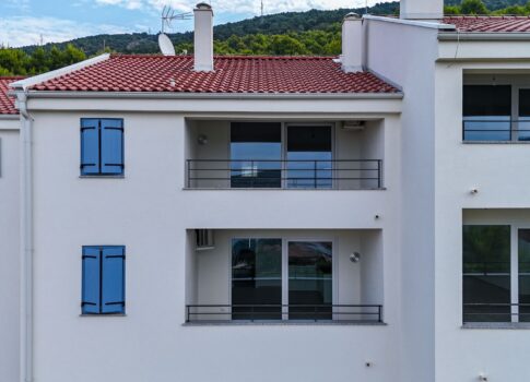 CRES SZIGET, CRES - Apartman 3 hálószobával + fürdőszobával, parkolóval, kilátással a tengerre