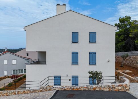 CRES SZIGET, CRES - Kétszintes lakás egy új épületben mediterrán bájjal