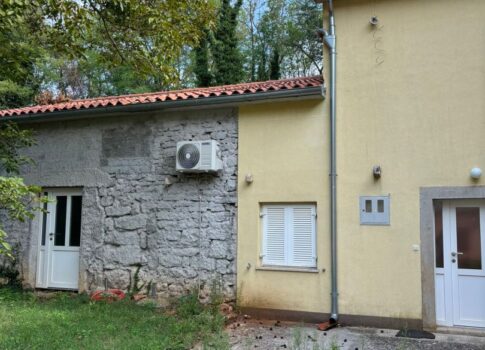 ISZTRIA, BARBÁN Részben felújított ház gyönyörű helyen + építési telek!