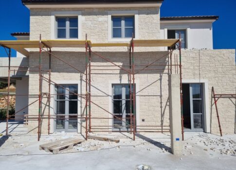 ISZTRIA, POREČ - Újonnan épült villa feszített víztükrű medencével, saját mélygarázzsal és fantasztikus kilátással a tengerre