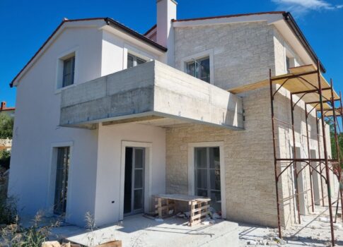 ISZTRIA, POREČ - Újonnan épült villa feszített víztükrű medencével, saját mélygarázzsal és fantasztikus kilátással a tengerre