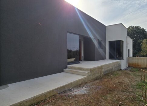 ISZTRIA, BARBAN - Ikerház villa medencével a falu végén