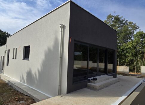 ISZTRIA, BARBAN - Ikerház villa medencével a falu végén