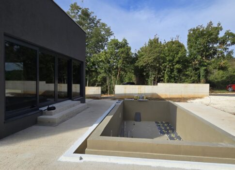 ISZTRIA, BARBAN - Ikerház villa medencével a falu végén