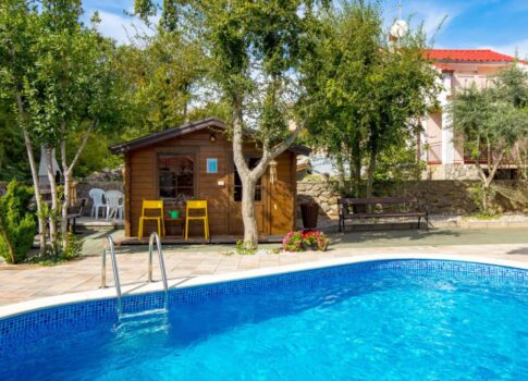 KRK SZIGET, KORNIĆ - villa, 250 m2, MEDENCE, KERT!!!