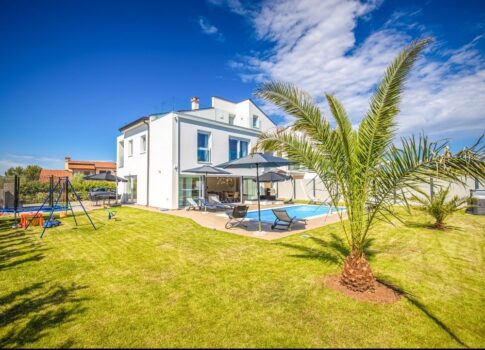 ISZTRIA, POREČ - Luxus villa csendes helyen!