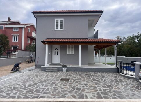 CRIKVENICA, JADRANOVO - Luxus ikervilla medencével!