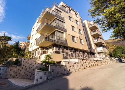 OPATIJA, KÖZPONT - lakás egy új épületben kerttel és garázzsal, 200 méterre a tengertől, Abbázia kellős közepén