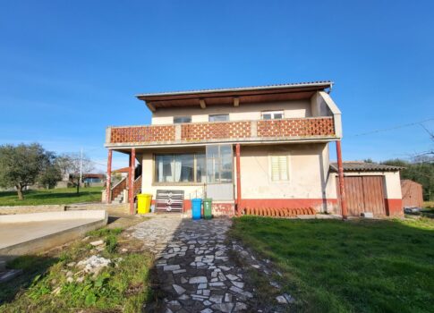 ISZTRIA, MARČANA - Ház 2 apartmannal és medencével, tágas kertben