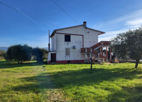 ISZTRIA, MARČANA - Ház 2 apartmannal és medencével, tágas kertben
