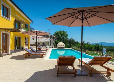 OPATIJA, MOŠĆENICE - Félreeső villa, 240 m2 tengerre néző kilátással