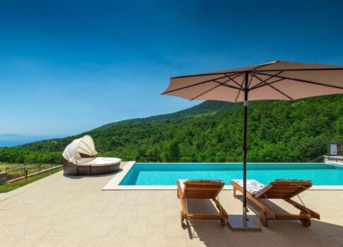 OPATIJA, MOŠĆENICE - Félreeső villa, 240 m2 tengerre néző kilátással