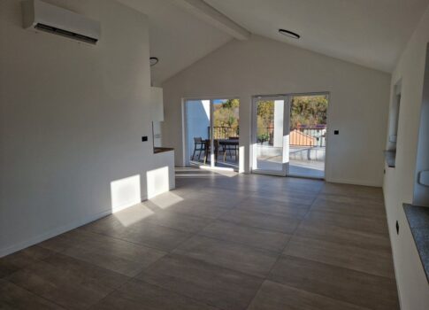 MATULJI, JUŠIĆI - Lakó/kereskedelmi épület