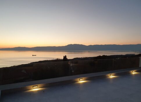 KOSTRENA - Kiváló minőségű villa medencével