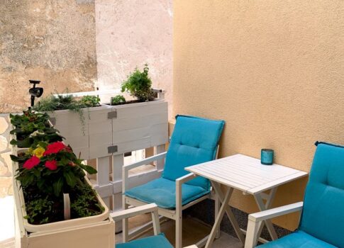 KRK SZIGET, BAŠKA - Ház 2 apartmannal 80 m-re a tengertől és parkolótól