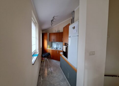 CRIKVENICA, KÖRNYÉKE - üzleti komplexum építési telekkel