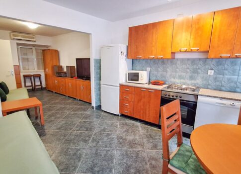 KRK SZIGET, PUNAT - LEHETŐSÉG 1. sor a tengerre! - Történelmi kőház