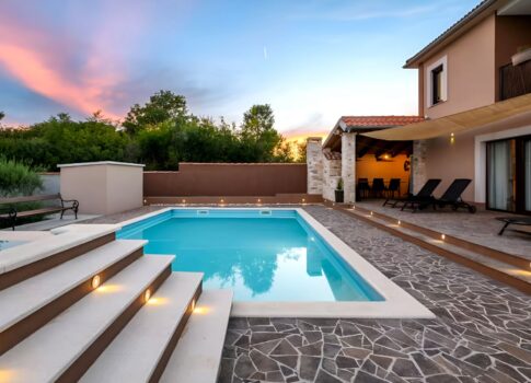 ISZTRIA, PULA - Ház úszómedencével és tágas kerttel