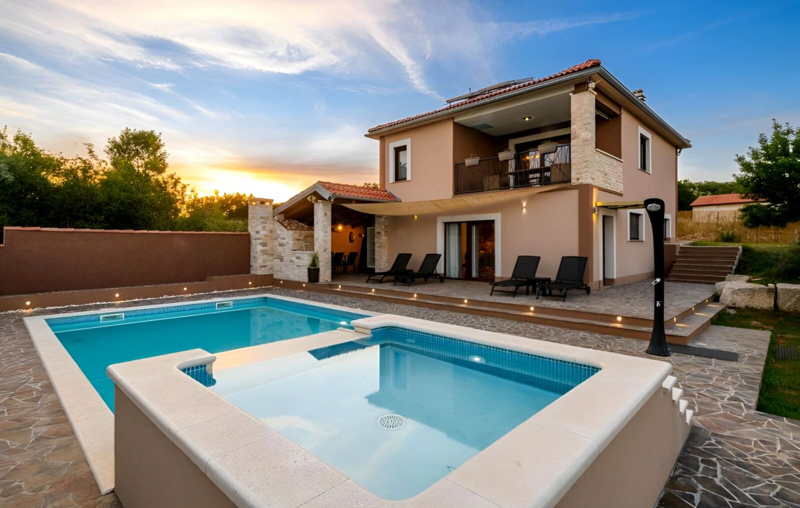 ISZTRIA, PULA - Ház úszómedencével és tágas kerttel