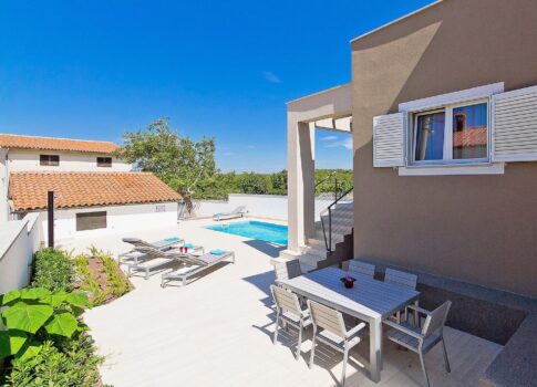 ISZTRIA, LABIN - Ház úszómedencével