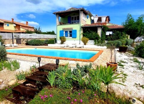 ISZTRIA, SVETVINČENAT - Kényelmes ház medencével