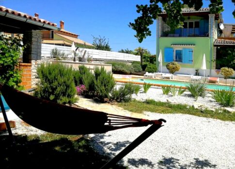 ISZTRIA, SVETVINČENAT - Kényelmes ház medencével