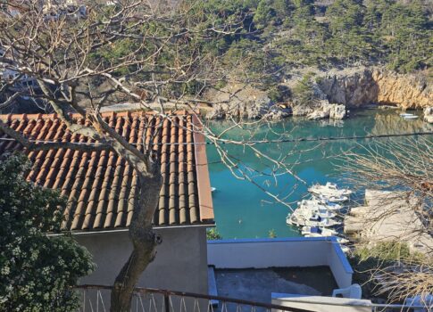 KRK SZIGET - Ház udvarral és tengerre néző kilátással, a romantikus Vrbnik szívében