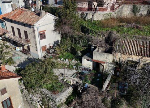 KRK SZIGET - Ház udvarral és tengerre néző kilátással, a romantikus Vrbnik szívében