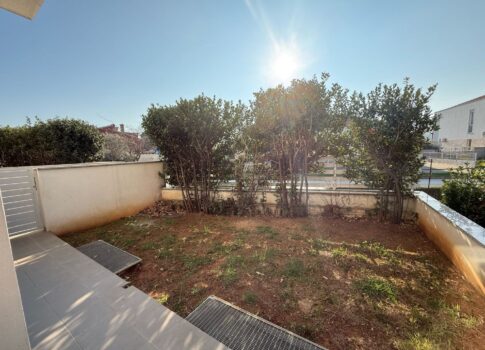 ISZTRIA, MEDULIN - Két apartman a földszinten kerttel