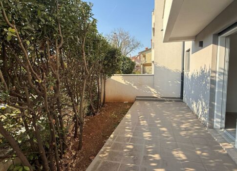 ISZTRIA, MEDULIN - Két apartman a földszinten kerttel