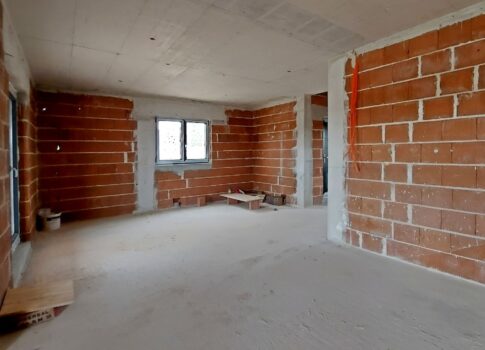 ISZTRIA, SVETVINČENAT - Ház úszómedencével építés alatt