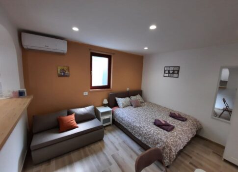 ISZTRIA, PÚLA - Szép ház 3 apartmannal egy gyönyörű és csendes faluban