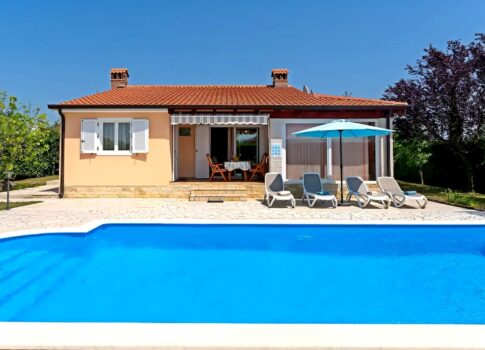 ISZTRIA, POREČ - Ház úszómedencével