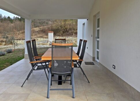 ISZTRIA, CEROVLJE - Ház úszómedencével és két építési telekkel