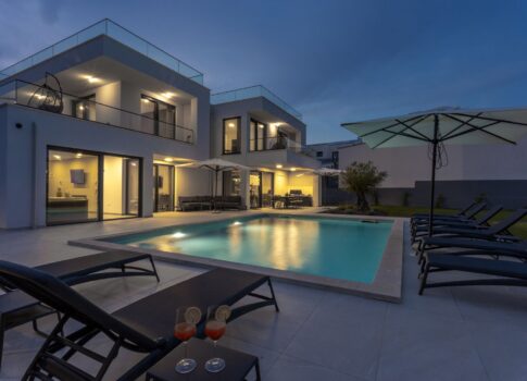 ISZTRIA, BANJOLE - Modern villa 300 m-re a tengertől, kizárólag a DUX számára!