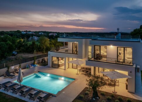 ISZTRIA, BANJOLE - Modern villa 300 m-re a tengertől, kizárólag a DUX számára!