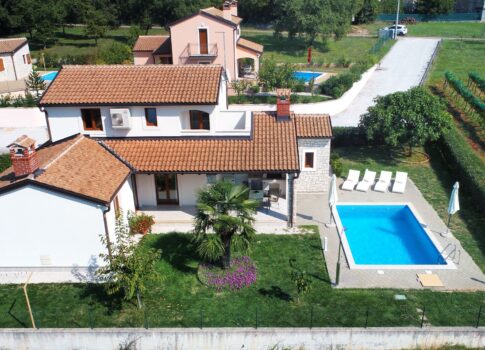 ISZTRIA, SVETI LOVREČ - Tökéletesen berendezett ház medencével, ideális turisztikai bérbeadásra