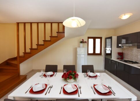 ISZTRIA, SVETI LOVREČ - Tökéletesen berendezett ház medencével, ideális turisztikai bérbeadásra