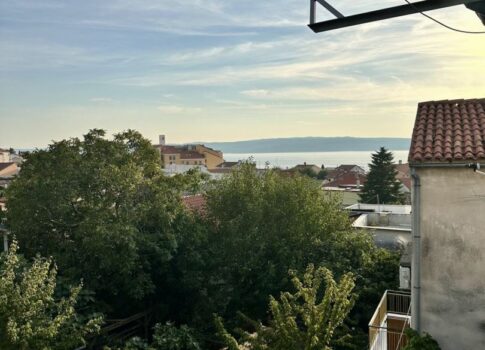 CRIKVENICA, SELCE - Ház Selce központjában, tengerre néző kilátással