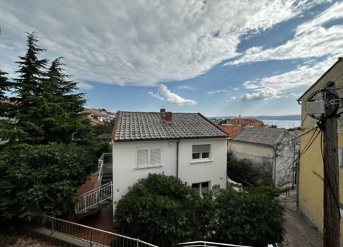 CRIKVENICA, SELCE - Ház Selce központjában, tengerre néző kilátással