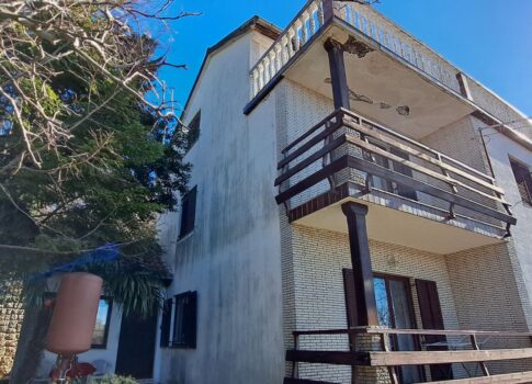 CRIKVENICA, GRIŽANE - Családi ház nagy kerttel