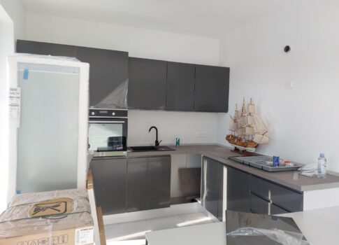 ISZTRIA, ROVINJ - Bútorozott lakás egy új épületben, 1. emelet, 800 méterre a tengertől