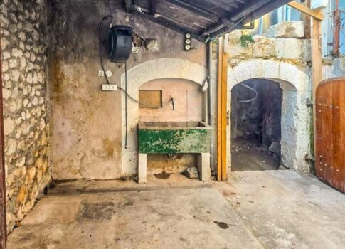 CRIKVENICA, GRIŽANE - Hagyományos kőház tengerre néző kilátással, úszómedencével az utolsó szakaszban és nagy lehetőségekkel