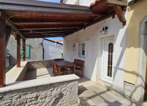 KRK ISLAND, PUNAT - őshonos ház a régi városközpontban