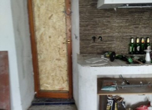 CRIKVENICA, DRIVENIK - Ház a tó közelében, 3850 m2-es kerttel