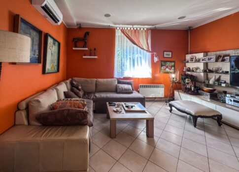 RIJEKA, TURNIĆ - Tágas 2 hálószobás + nappalis lakás. Közel minden kényelmi szolgáltatáshoz