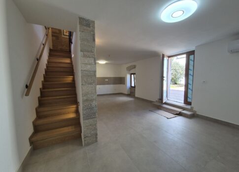 ISZTRIA, BARBAN - Frissen felújított kőház Barban központjában