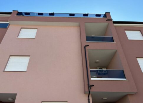 ISZTRIA, PEROJ - Új földszinti lakás közel a strandhoz! HASZNÁLATI ENGEDÉLY!