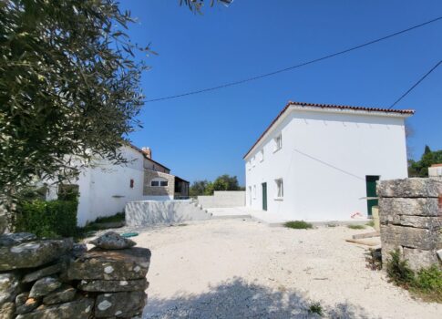 ISZTRIA, KANFANAR - Új építésű ház medencével